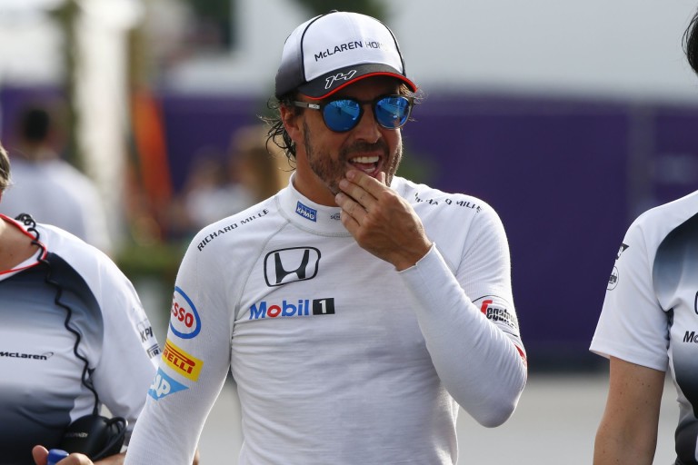 Iglesias a legnagyobb sztár Bakuban: Alonso is vele fényképezkedett!