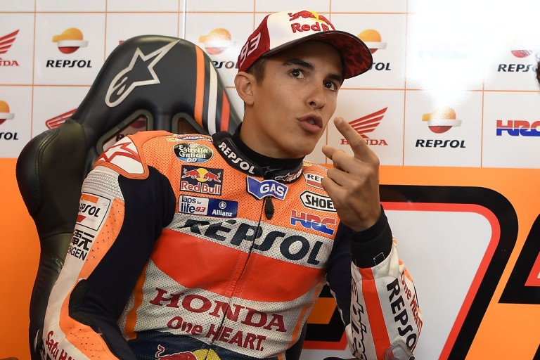 MotoGP: Marquez örömében az asseni dobogón azonnal csajozni kezdett!