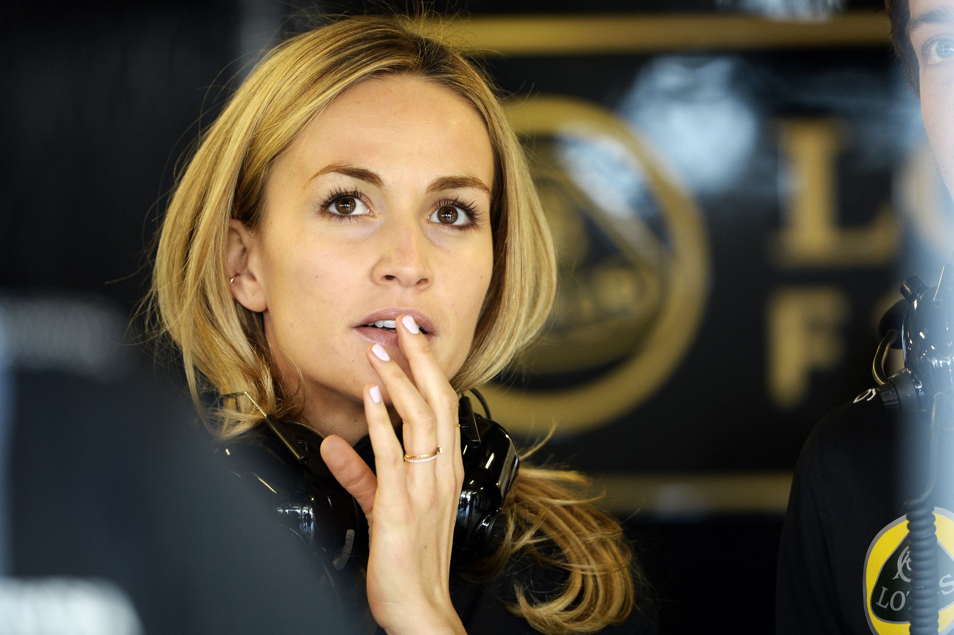 Carmen Jorda vizes fürdőruhában a homokban, a Bahamákon - dögös!