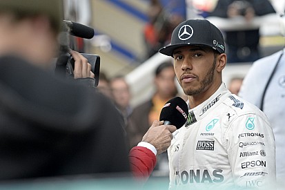 Odanézz, mit csinál Hamilton: ez igen!