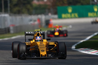 В Renault отложили вопрос с составом 2017 года