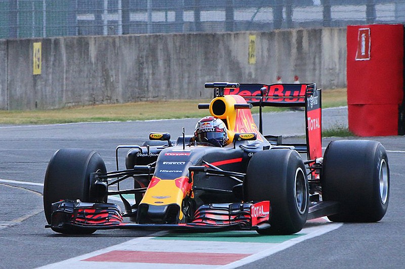 Preocupación en Pirelli por sus pruebas para 2017