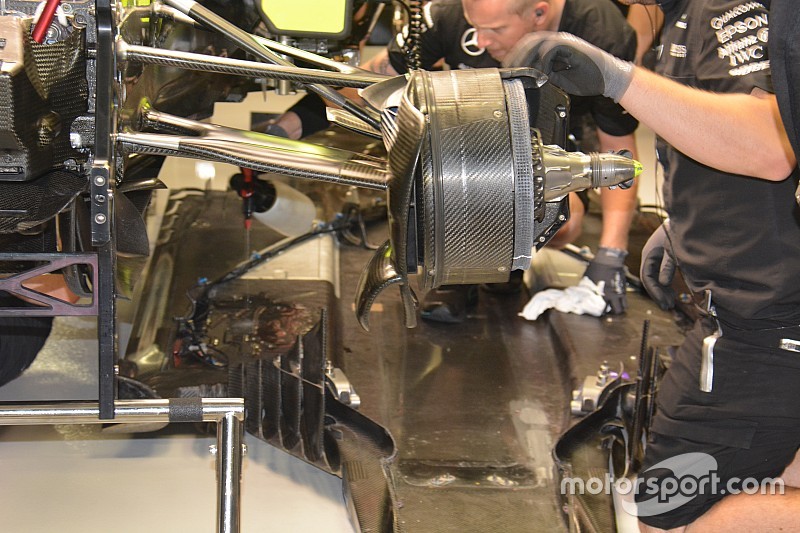 F1メカ解説:ハミルトンの油圧トラブル修復作業