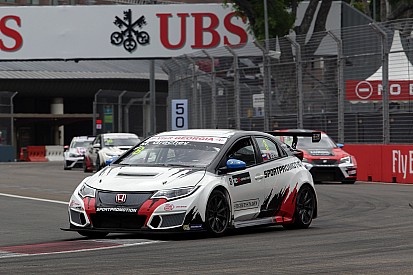 Singapore: la Safety Car protagonista di Gara 2, la spunta Grachev