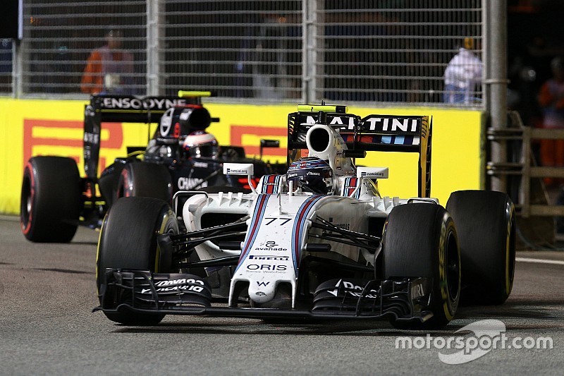 Bottas costretto a rientrare ai box per una cintura allentata