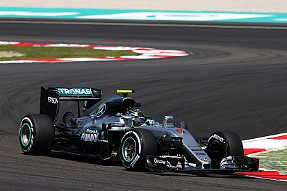 Rosberg: "All'ultima curva non puoi più cercare il cordolo"