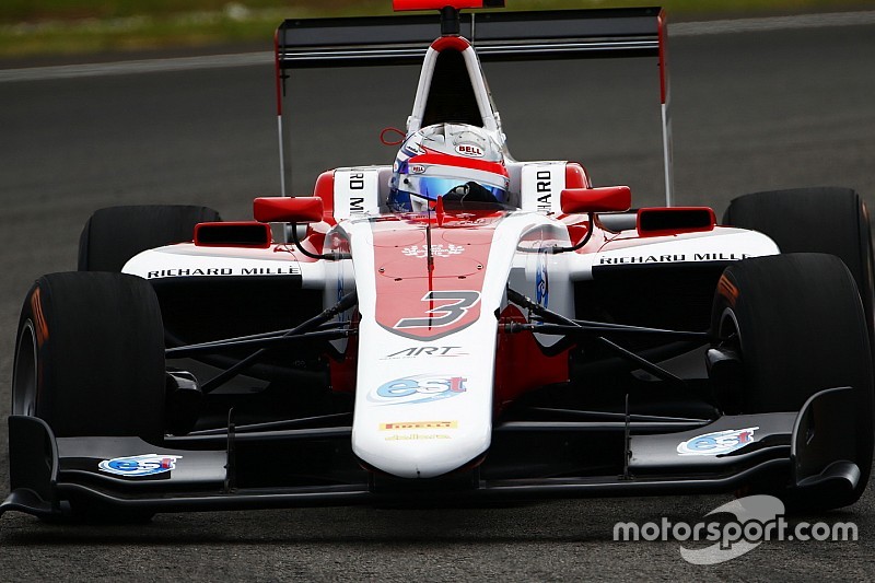 Gara 1: Albon conquista il successo, Leclerc rimonta dopo il caos iniziale