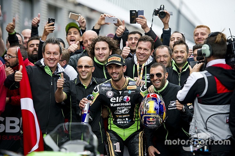 Kenan Sofuoglu domina anche sull'acqua e fa la pole a Magny-Cours
