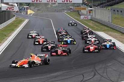 Geen Fuji maar Austin op de F3.5-kalender voor 2017
