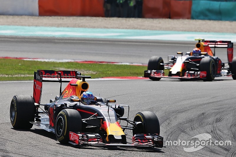 Red Bull sacó tajada de su presión a Mercedes