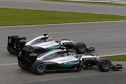 F1 2016 micsoda dráma?! Hamilton kiüti a rajtnál Rosberget Malajziában