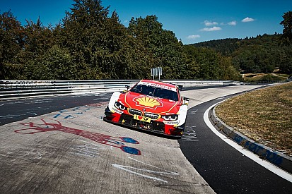 Remek páros: BMW M4 DTM Versenytaxival a Nordschleifén