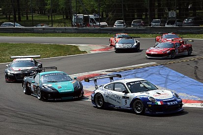 Brutális bukások Monzában az F1-es verseny előtt: csak úgy repkedtek a Porschék