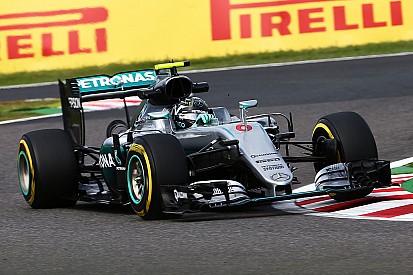 Rosberg completó el viernes por delante de Hamilton