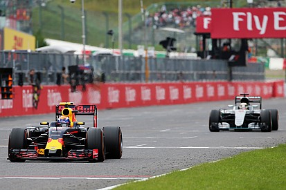 Mercedes tekent protest aan tegen Verstappens actie bij Hamilton