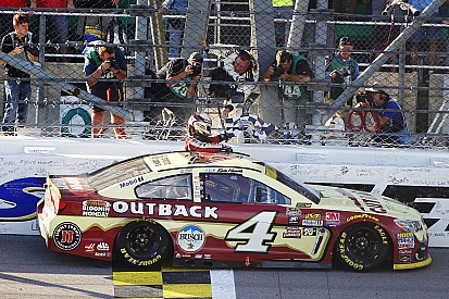 NASCAR: Kevin Harvick dank Kansas-Sieg eine Chase-Runde weiter