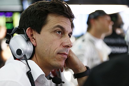 Wolff culpa a la "falta de comunicación" el problema de la protesta sobre Verstappen