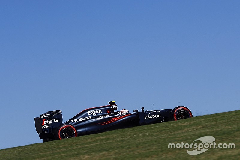Button acusa a Palmer y el de Renault se defiende