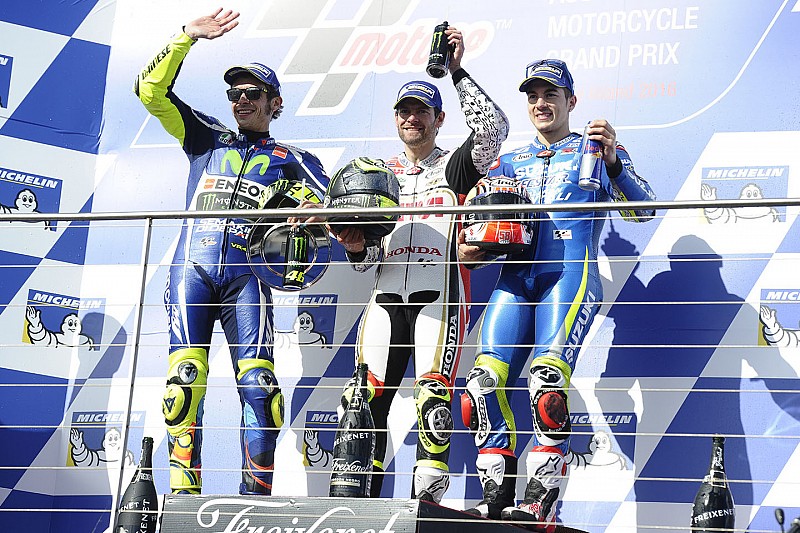 MotoGP澳大利亚正赛:克拉奇罗战胜罗西夺冠 马奎兹摔车退赛