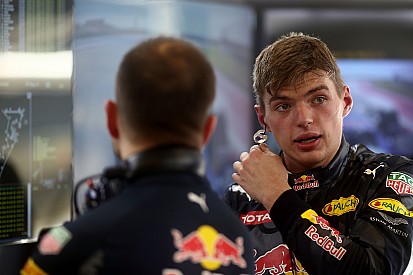 Verstappen over uitvalbeurt: "Ik hoorde harde slagen in de motor"