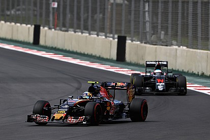 Sainz critica los diferentes criterios de penalización