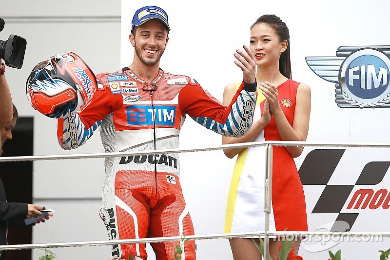 Dovizioso subasta su mono a beneficio de los niños de Amatrice