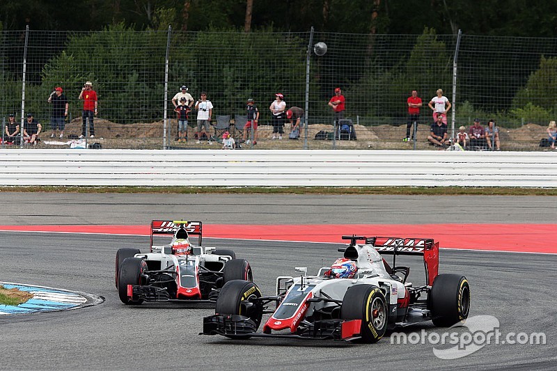 Haas “дещо відстає” в роботі над машиною 2017 року