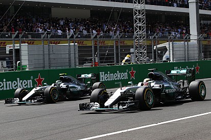 F1-Titelkampf: Hamilton und Rosberg gleichauf bei Motorensituation