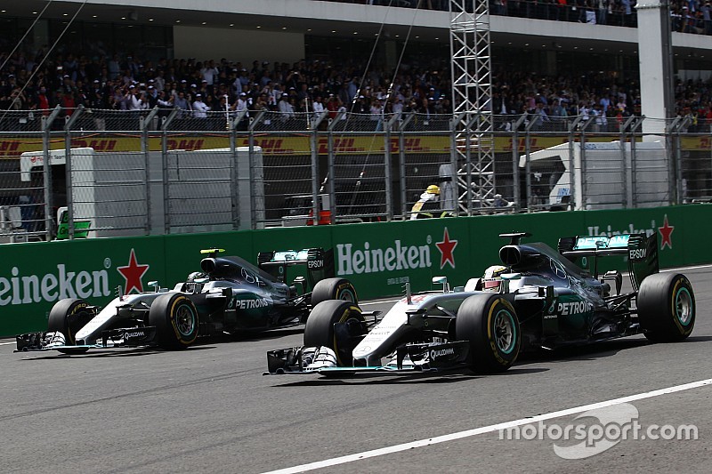 F1-Titelkampf: Hamilton und Rosberg gleichauf bei Motorensituation