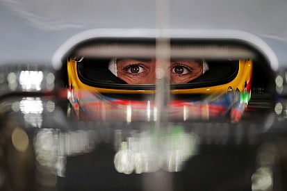 Alonso - "On devrait payer les gens pour regarder les voitures passer"
