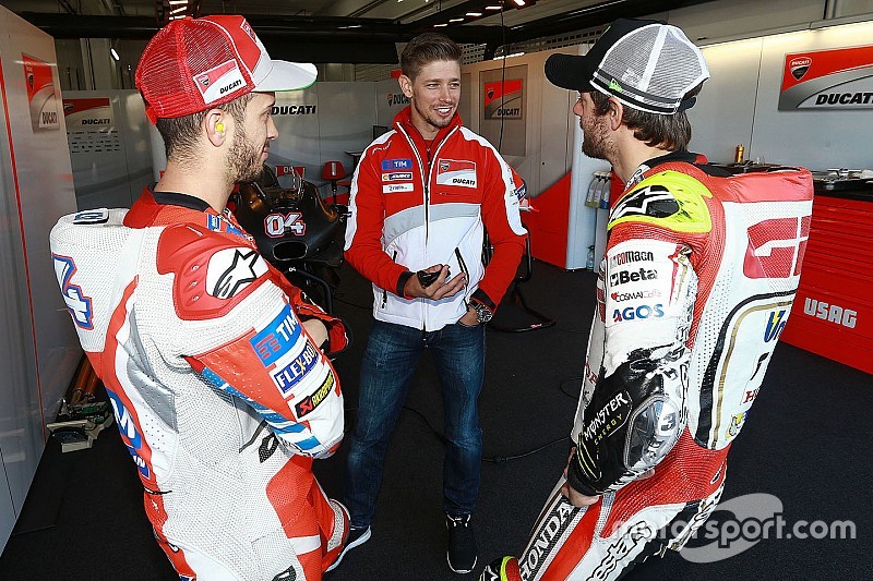 Ducati aimerait que Stoner en fasse plus en 2017
