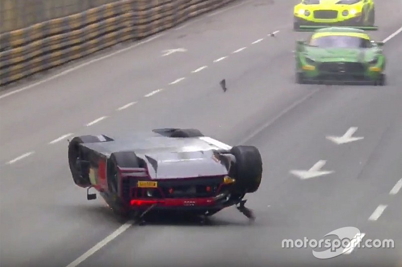 Macau GT World Cup: Vanthoor wint op z'n kop na bizarre race