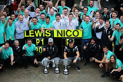 Hamilton y Rosberg llegan mejor que nunca a la carrera final, dice Mercedes