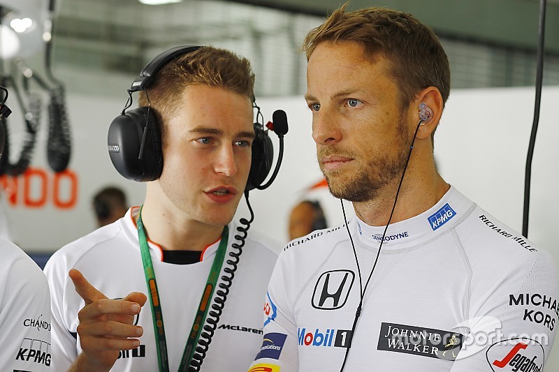 Button: “Vandoorne krijgt volgend jaar flinke kluif aan Alonso