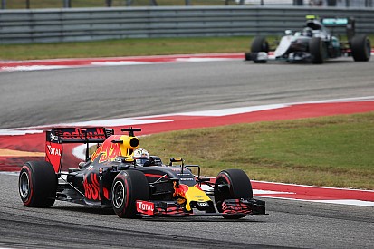 Ricciardo: Jangan remehkan Mercedes di 2017