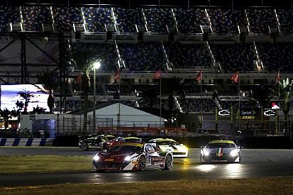 Ferrari-Weltfinale in Daytona: Munteres Freitagsrennen der "Coppa Shell"