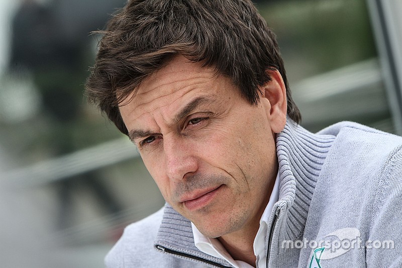 Wolff lijkt niet van plan om 'grote naam' weg te kapen bij concurrentie