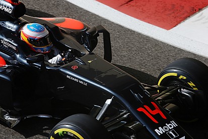 McLaren: "Alonso tiene contrato con nosotros y está feliz"
