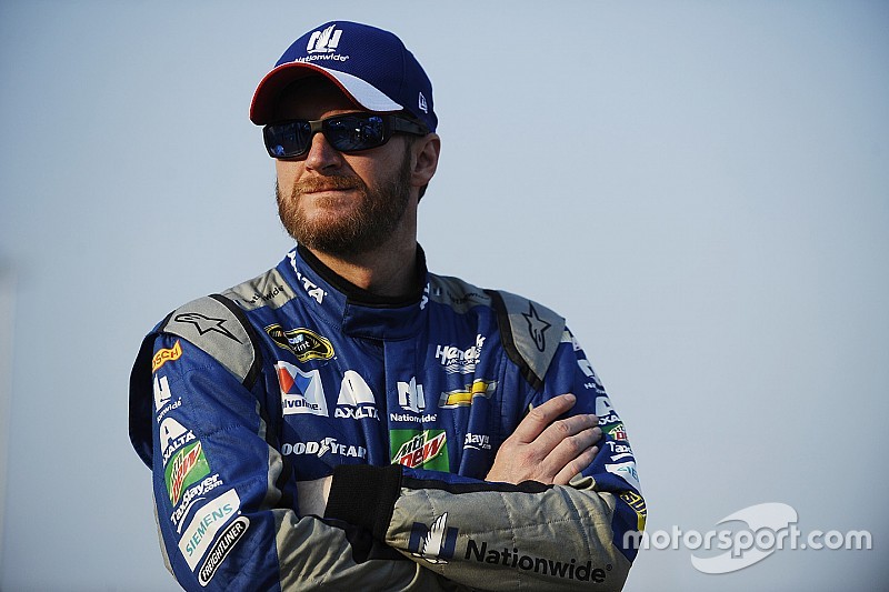 Dale Earnhardt Jr reçoit le feu vert des médecins