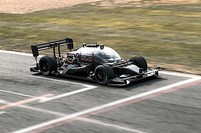 Безпілотна машина серії Roborace "DevBot' дебютувала на тестах