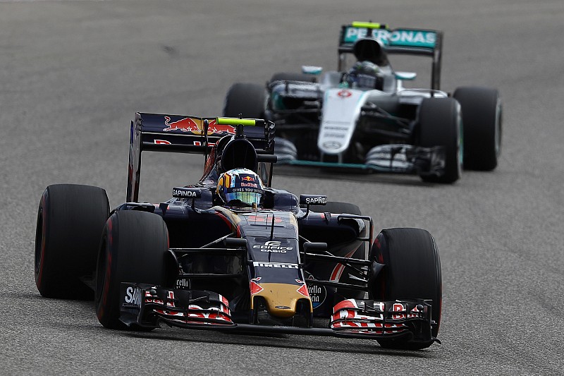 В Red Bull не відпускають Сайнса до Mercedes