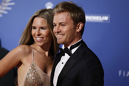 Росберг презентував “переможний” фотоальбом