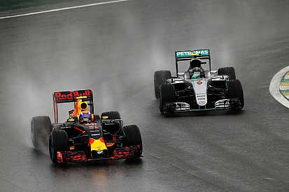 Horner vermoedt dat Red Bull met nieuwe motor kan vechten met Mercedes