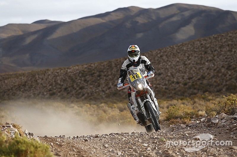 Vom Blitz getroffen: Motorrad-Fahrer setzt Dakar trotzdem fort