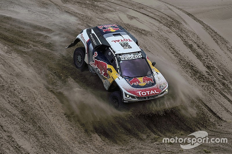 Loeb domina la octava etapa y ya lidera el Dakar; Roma pierde tiempo