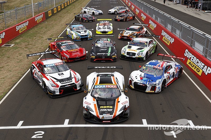 In beeld: De startopstelling voor de Bathurst 12 Hours