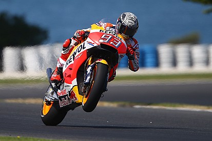 Rossi, a rueda de Márquez