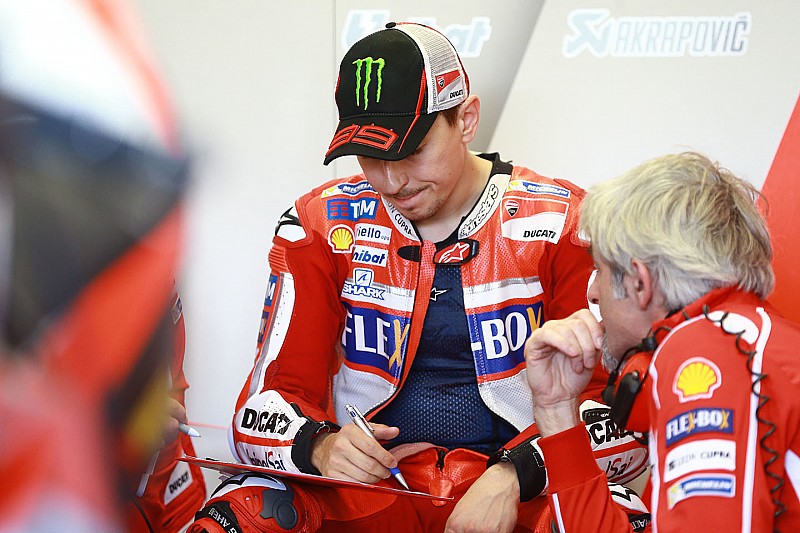 Lorenzo: “Algo falla”
