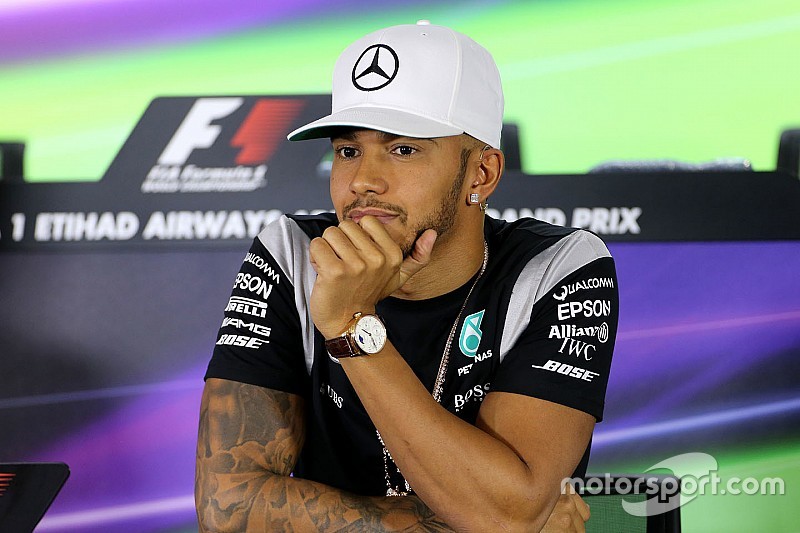 Hamilton beklaagt zich over motorgeluid in F1: