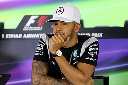 Hamilton lamenta el "triste" espectáculo de los F1 actuales